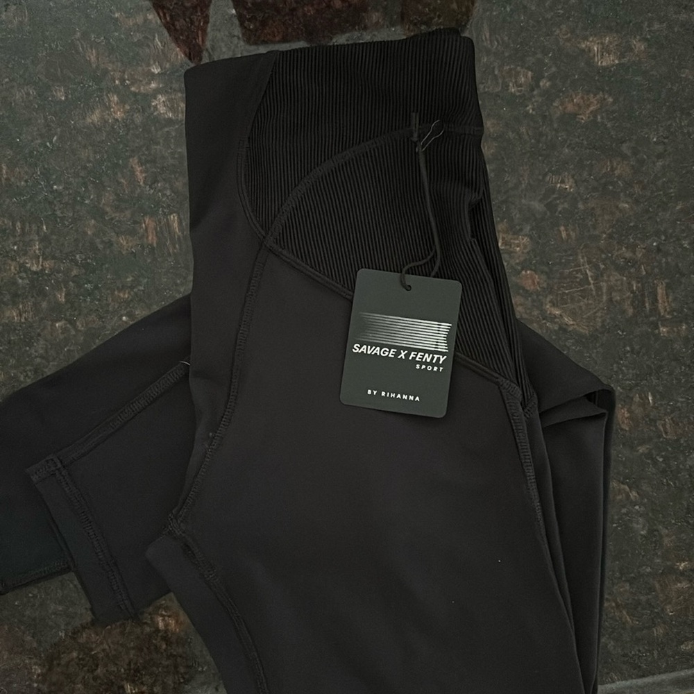 Savage X Fenty workout leggings